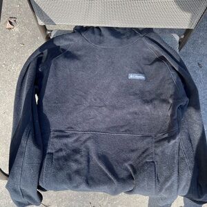 Columbia Women's Black Fleece Sweatshirt